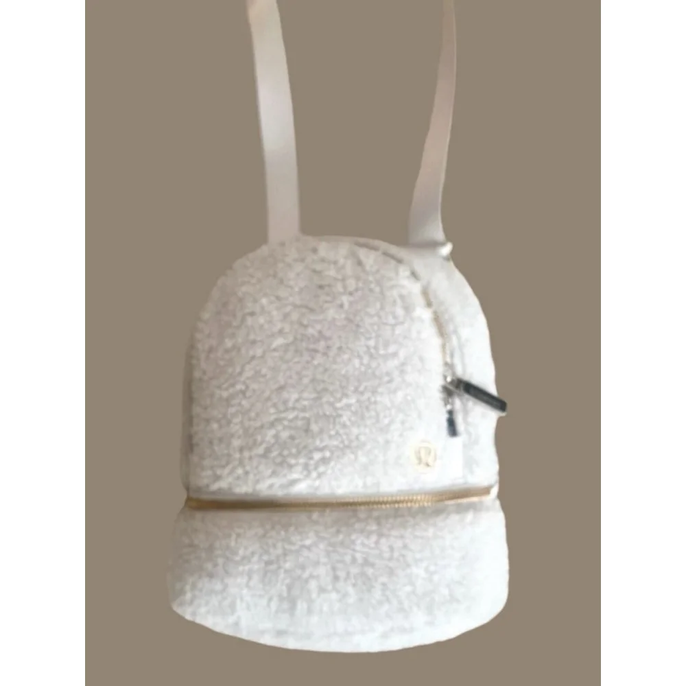 NWT Lululemon City Adventurer Microfleece Backpack 3L opal white/ gold - Picture 2 of 12